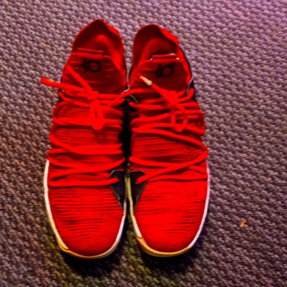 Size 13 Nike KD's kevin Durant shoes